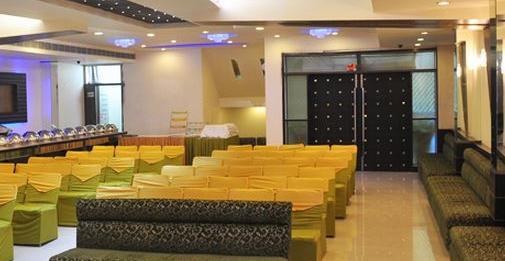 Hotel Silver Stone Ludhiana Ngoại thất bức ảnh