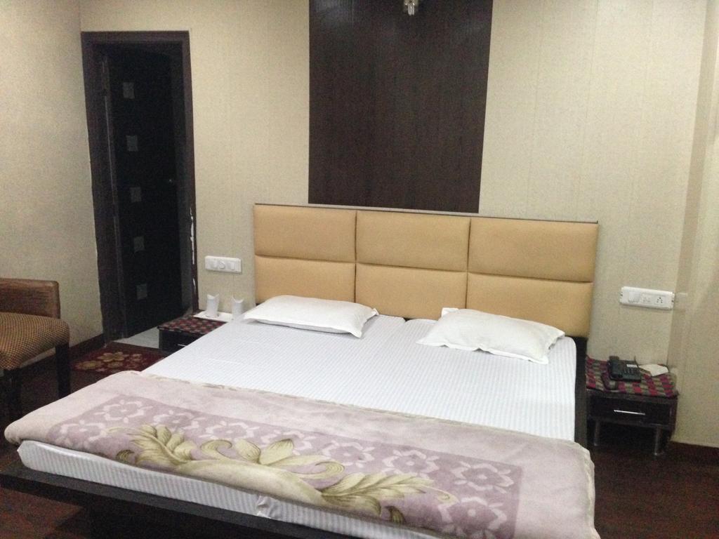 Hotel Silver Stone Ludhiana Ngoại thất bức ảnh
