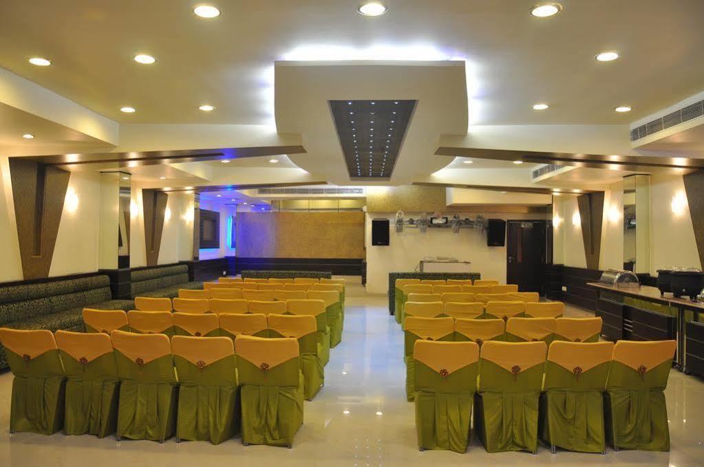 Hotel Silver Stone Ludhiana Ngoại thất bức ảnh