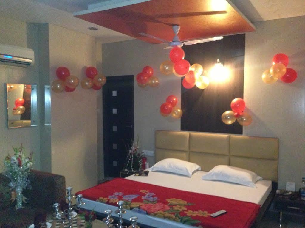 Hotel Silver Stone Ludhiana Ngoại thất bức ảnh