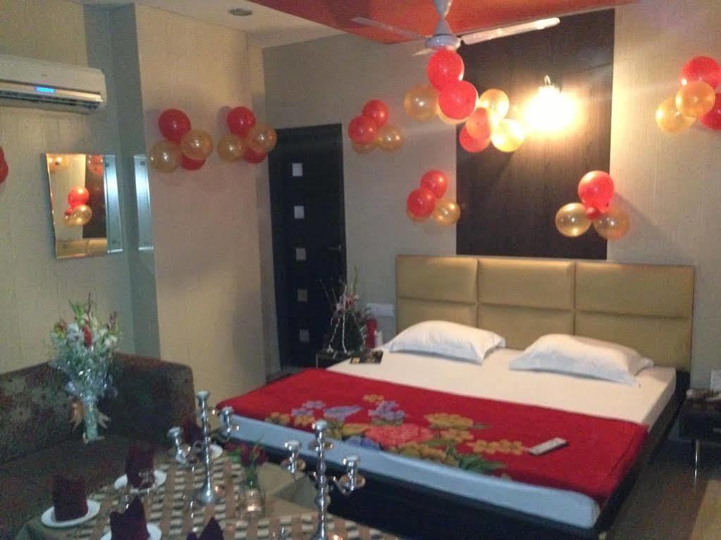 Hotel Silver Stone Ludhiana Ngoại thất bức ảnh